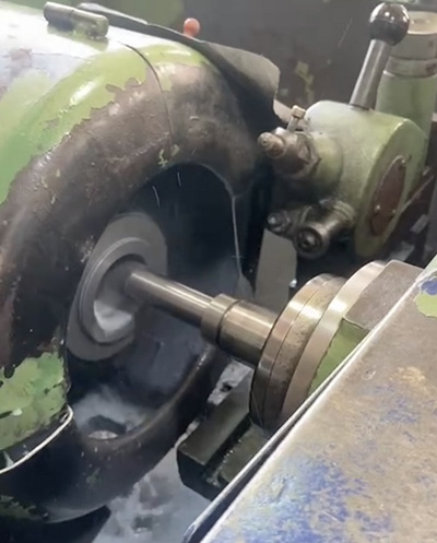 Алмазный правящий ролик,